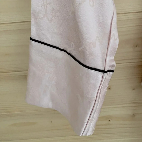 VICTORIA'S SECRET Soft Pink Sophisticated Iconic Style Satin Logo Small … - Picture 6 of 9